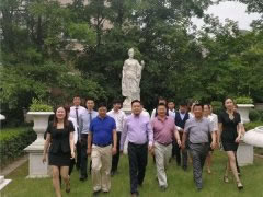 汪義坤攜高管團隊亮相西安曲江中海鉑宮別墅區
